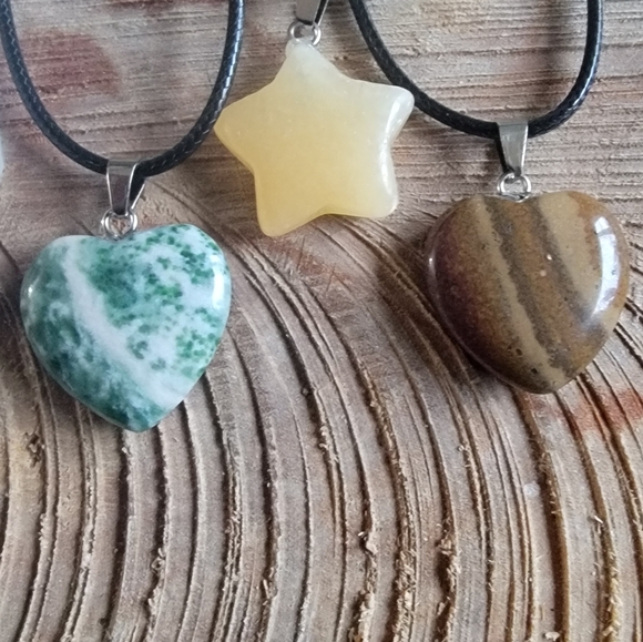 Multi-Stone Pendant Necklace Set Of 7. - Picture 4 of 5